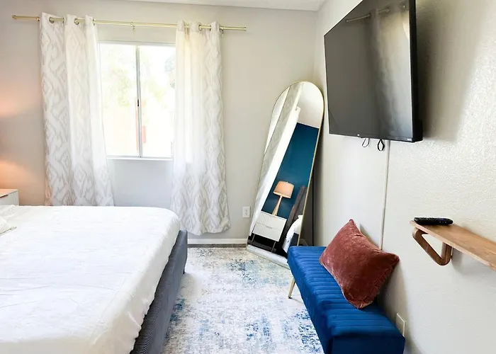 Designer Retreat - King Bed, Pool, Gym Apartament Gilbert