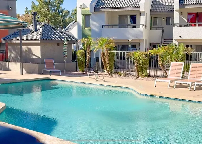 Designer Retreat - King Bed, Pool, Gym Apartament Gilbert